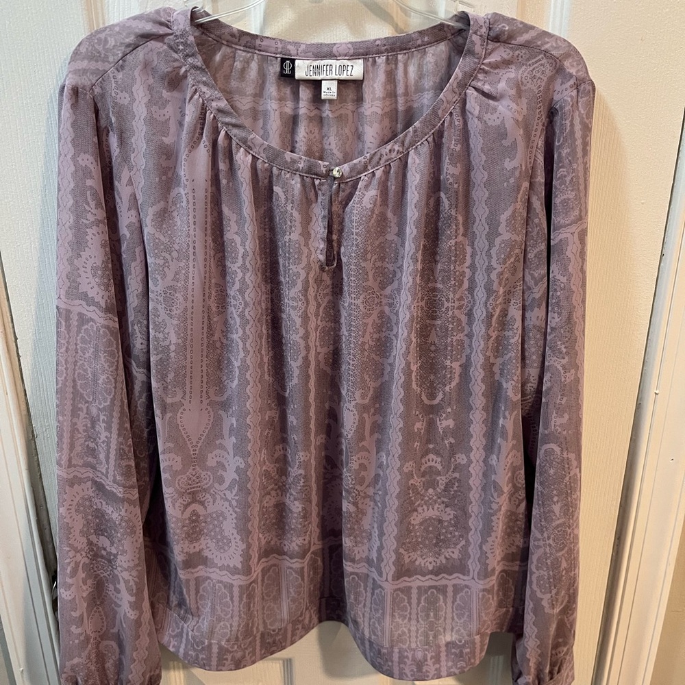 Jennifer Lopez Women's Mauve Patterned Sheer Blouse with camisole size XL.